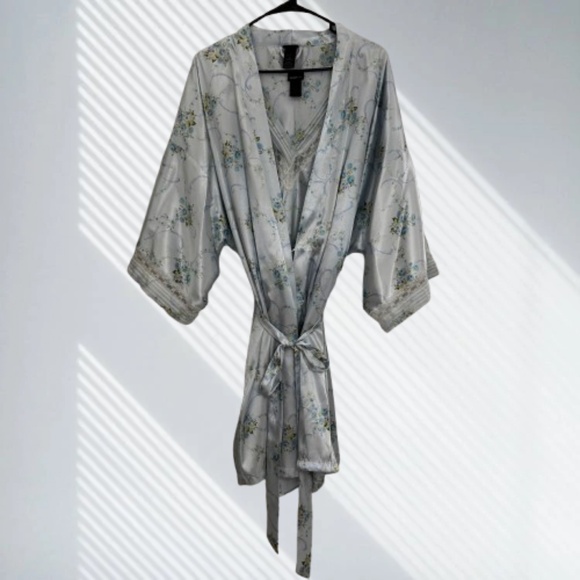 Secret Treasures Women Nightgown & Robe 2 Piece Set 2X Blue Floral Lace - Picture 1 of 11